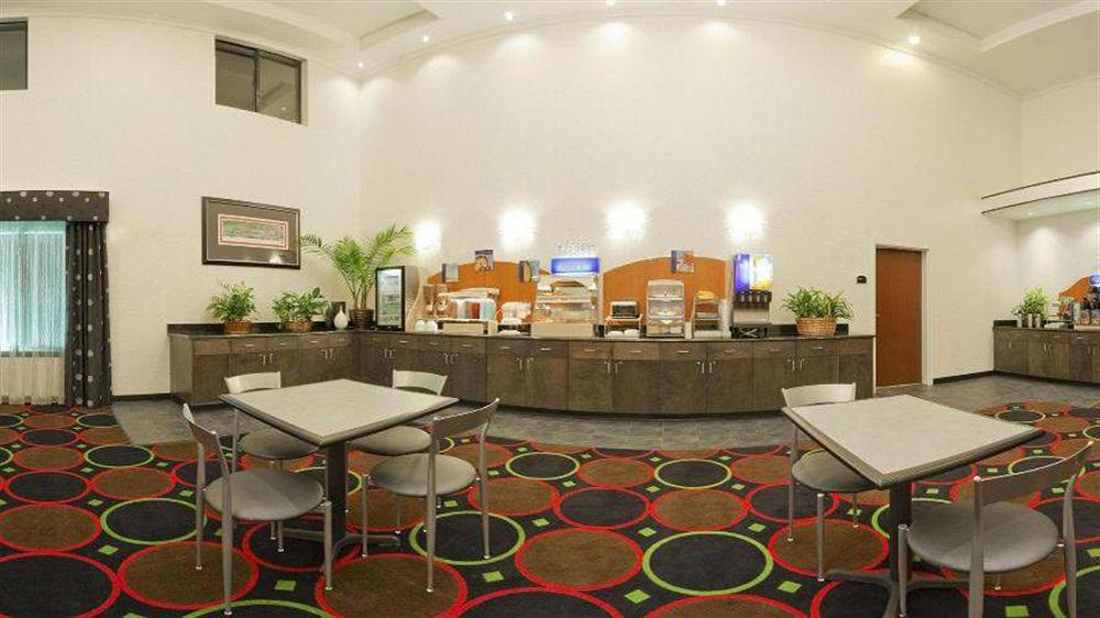 Holiday Inn Express - Indianapolis - Southeast, An Ihg Hotel Ресторан фото